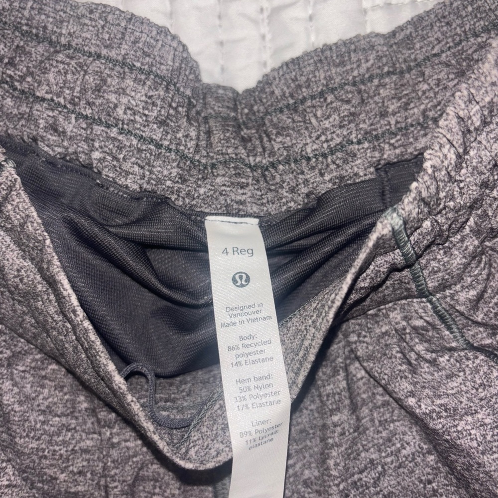 lululemon athletica Gray Athletic Shorts Relaxed Fit Elastic Waistband 4” - Picture 3 of 3
